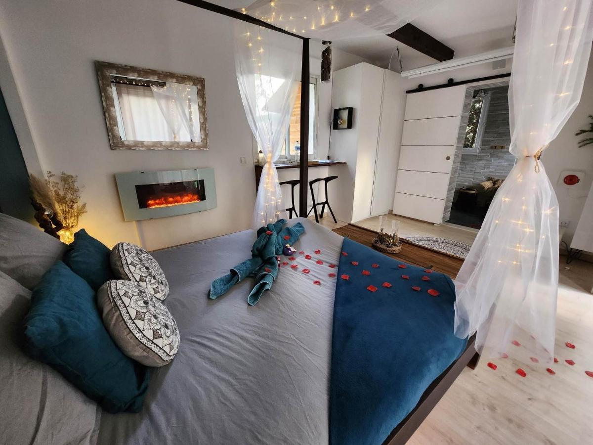 A L'Oree Des Pins - Gite Et Spa De 30 M2- Home Cinema Et Massage En Sup Cuges-les-Pins Eksteriør billede