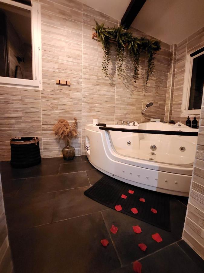 A L'Oree Des Pins - Gite Et Spa De 30 M2- Home Cinema Et Massage En Sup Cuges-les-Pins Eksteriør billede