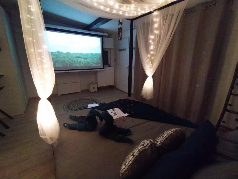 A L'Oree Des Pins - Gite Et Spa De 30 M2- Home Cinema Et Massage En Sup Cuges-les-Pins Eksteriør billede