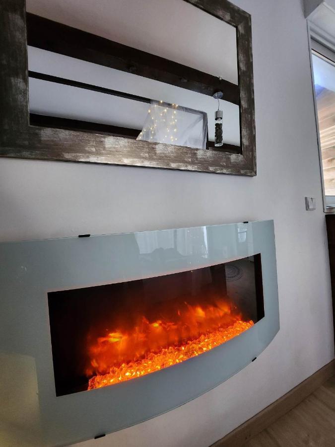 A L'Oree Des Pins - Gite Et Spa De 30 M2- Home Cinema Et Massage En Sup Cuges-les-Pins Eksteriør billede