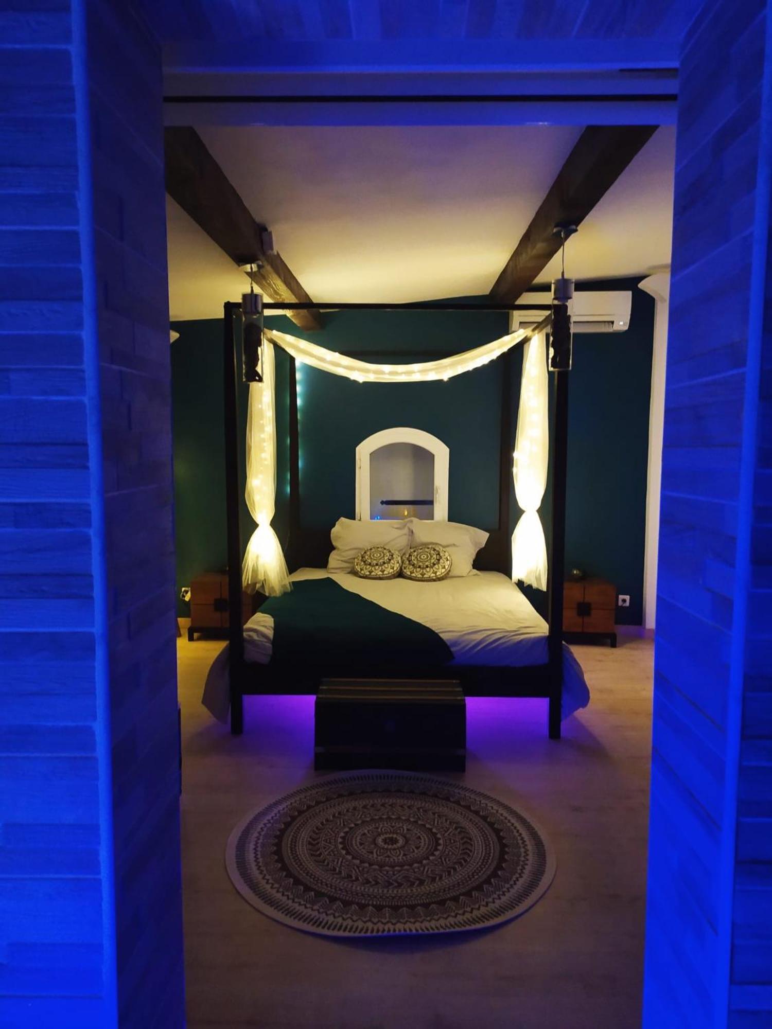 A L'Oree Des Pins - Gite Et Spa De 30 M2- Home Cinema Et Massage En Sup Cuges-les-Pins Eksteriør billede